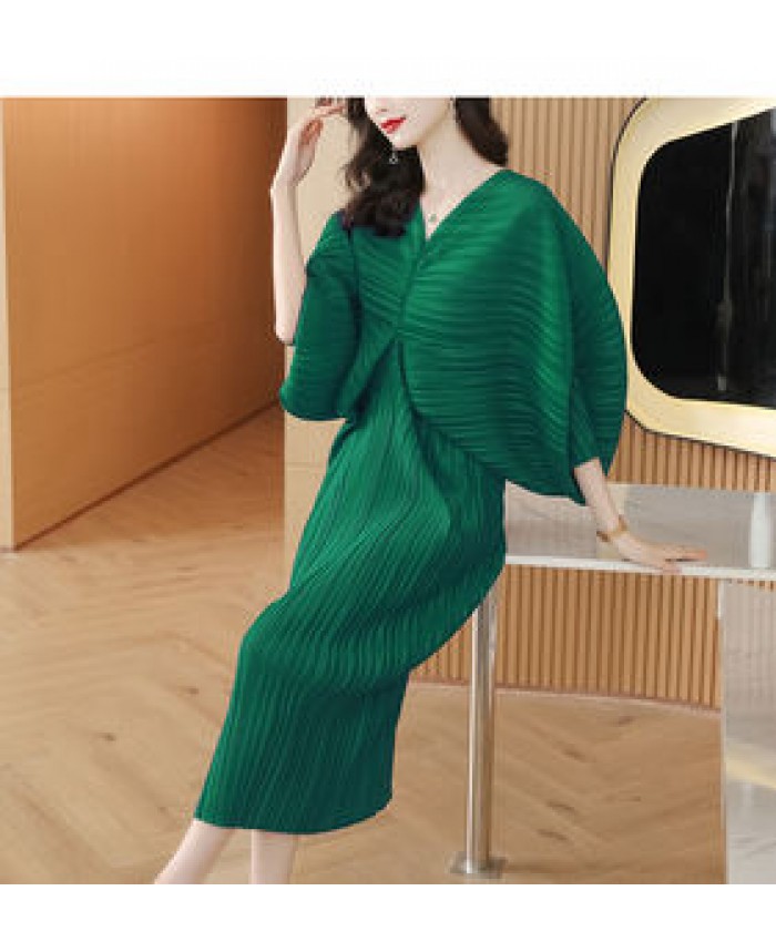 Design Sense Pleated Bat Sleeve V-neck Dress 2022 Summer New Plus Size Western Style Casual Loose Long Skirt